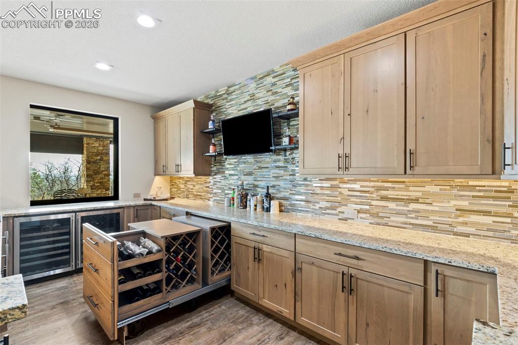 Image 31 of 50: Walk-In Closets