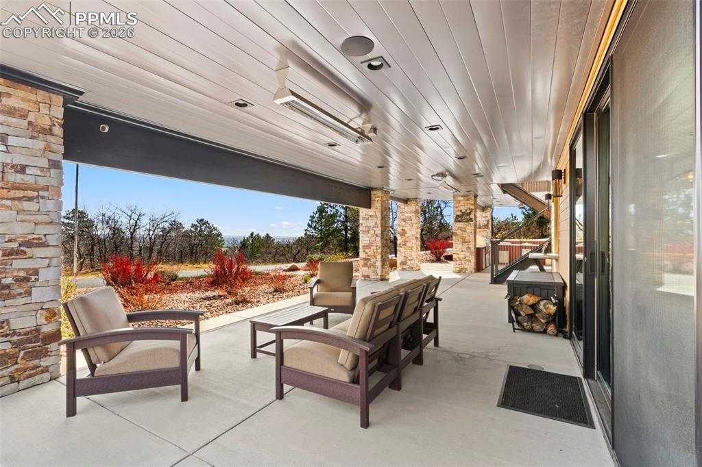 Image 42 of 50: Bathroom