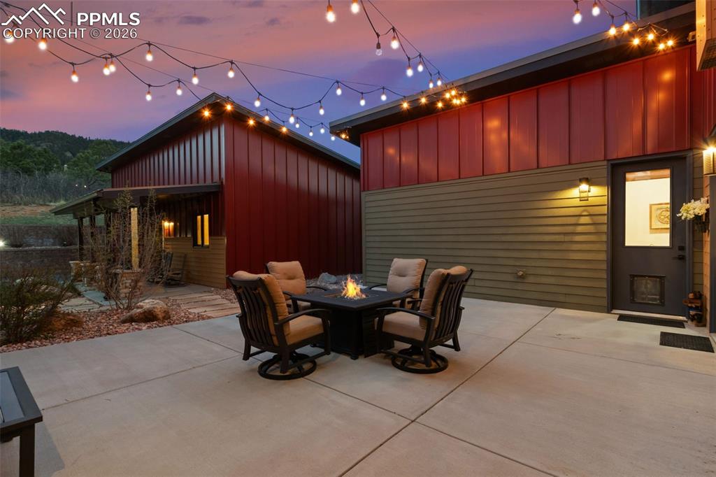 Image 45 of 50: Deck