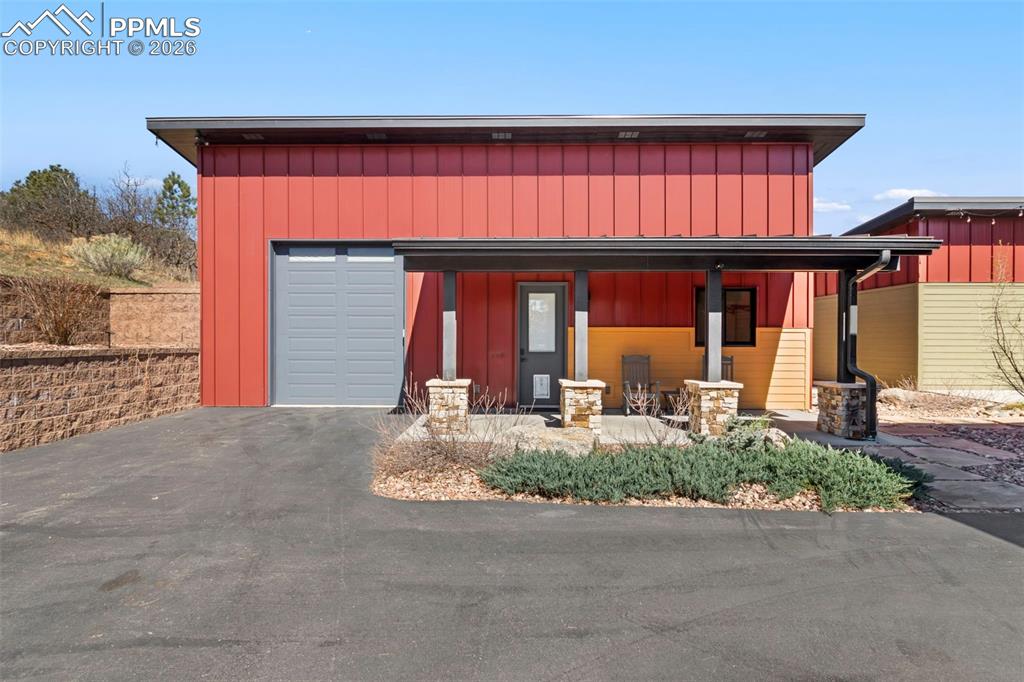 Image 46 of 50: Patio