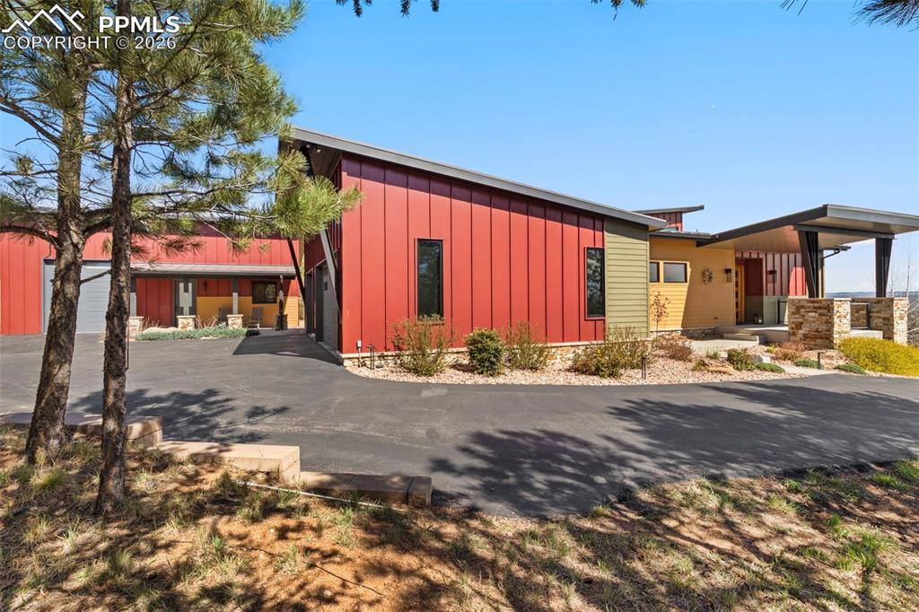 Image 5 of 50: Side of Structure