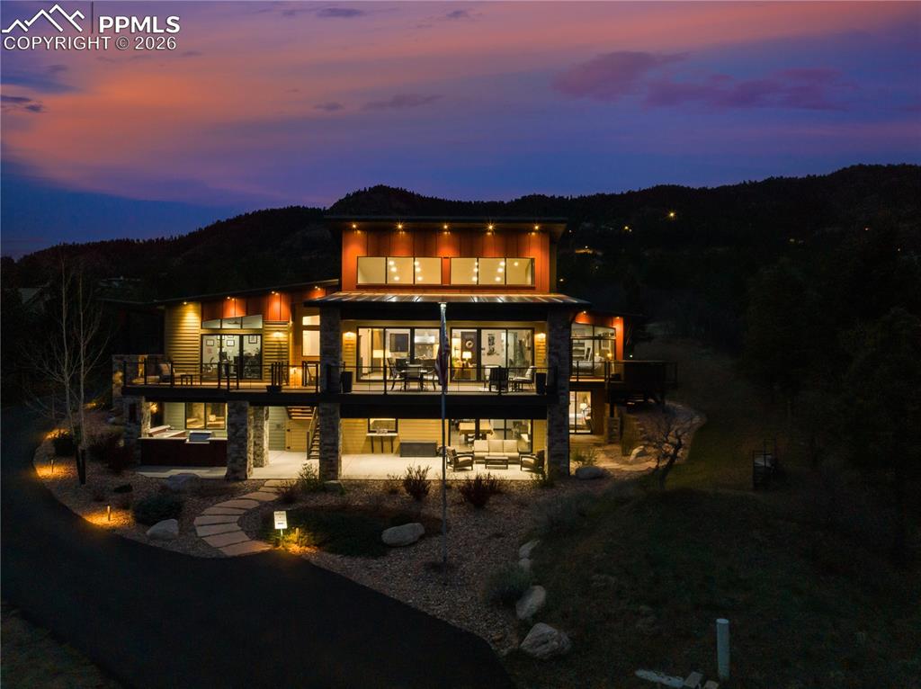 Image 50 of 50: Workshop