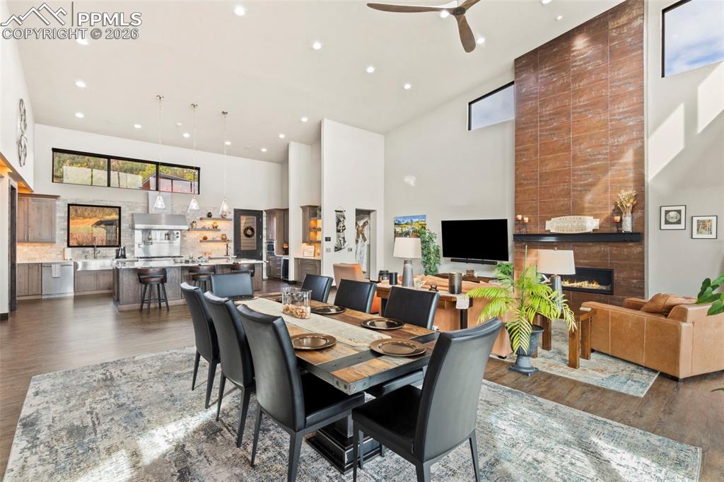 Image 9 of 50: Side of Structure