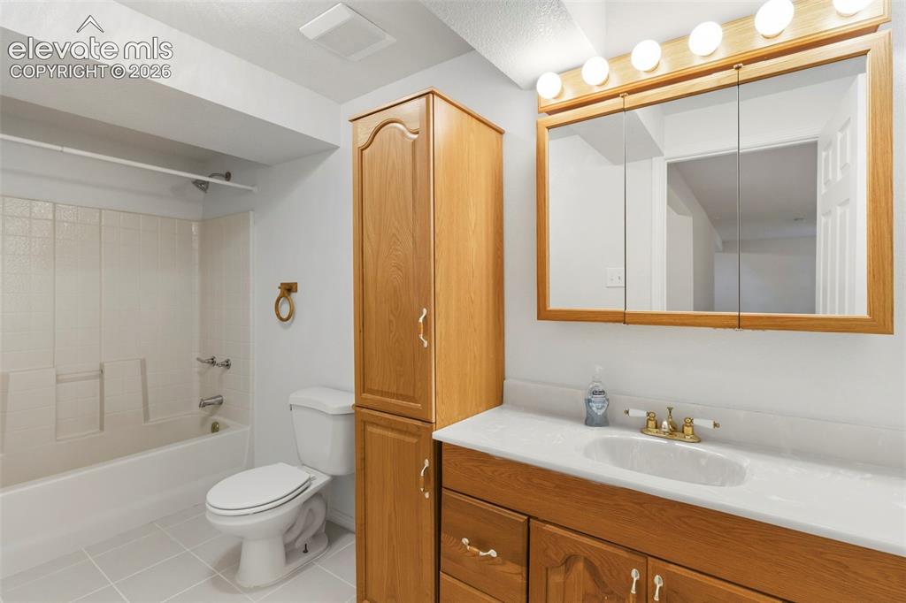 Image 30 of 50: Full basement bath