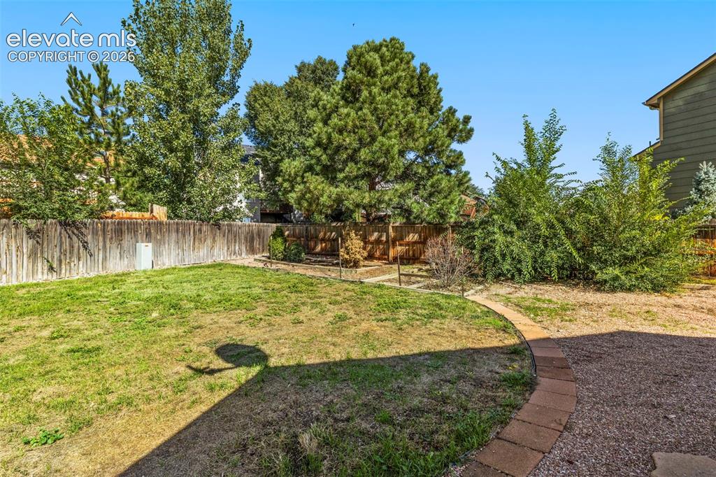Image 42 of 50: Huge back yard!