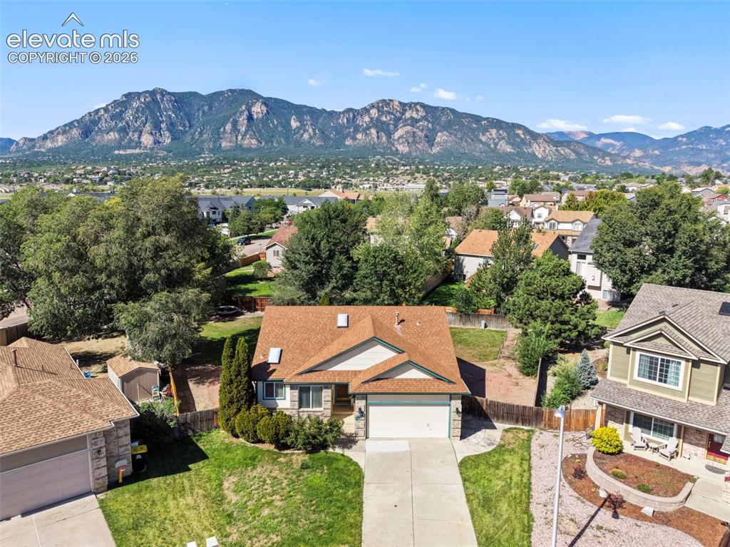 Image 8 of 50: Great cul-de-sac location with a huge back yard!
