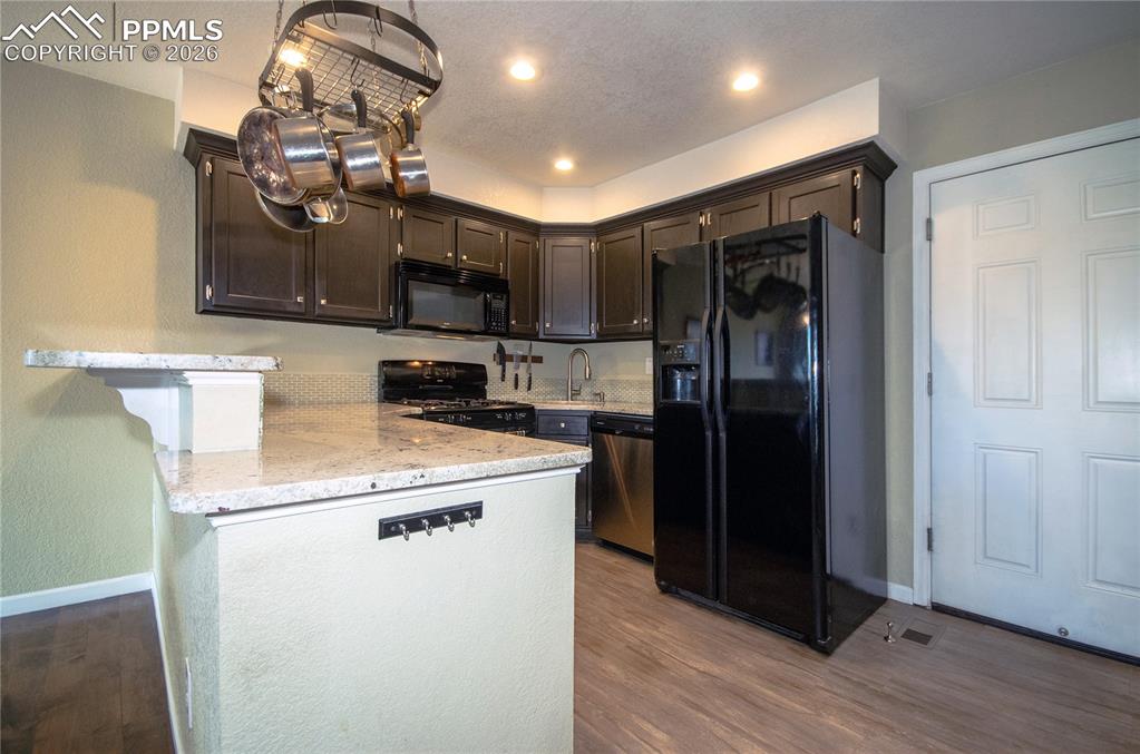 Image 10 of 35: Kitchen