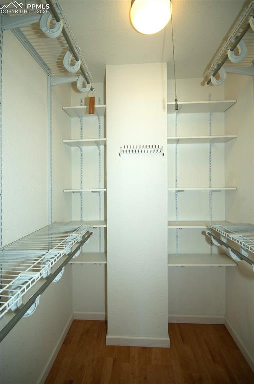 Image 26 of 35: Closet