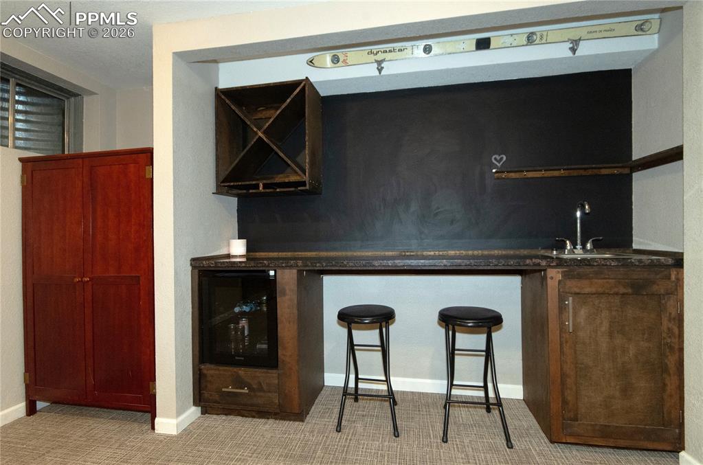 Image 29 of 35: Wet bar