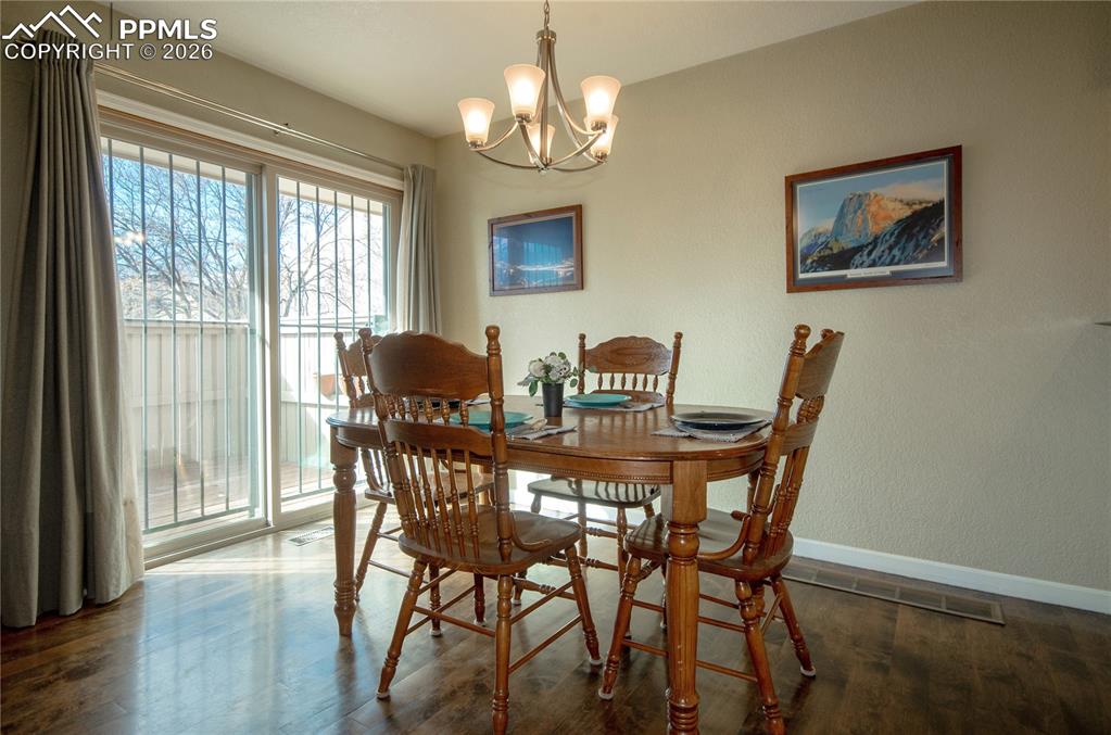 Image 5 of 35: Dining Area