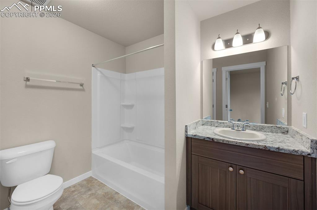 Image 8 of 17: Bathroom