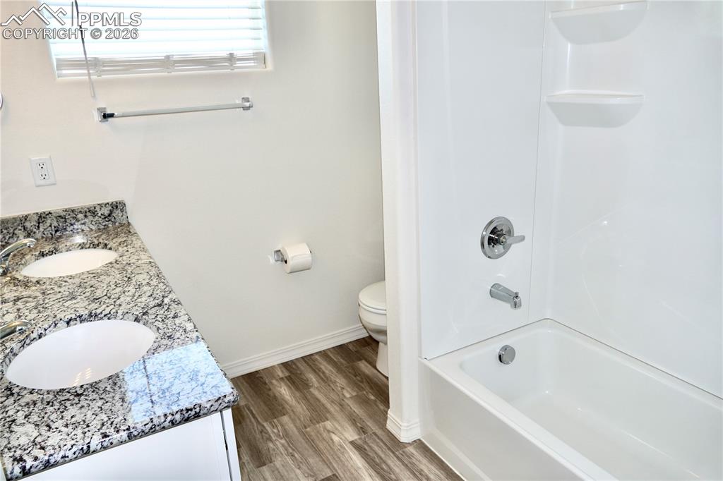 Image 6 of 23: Bathroom