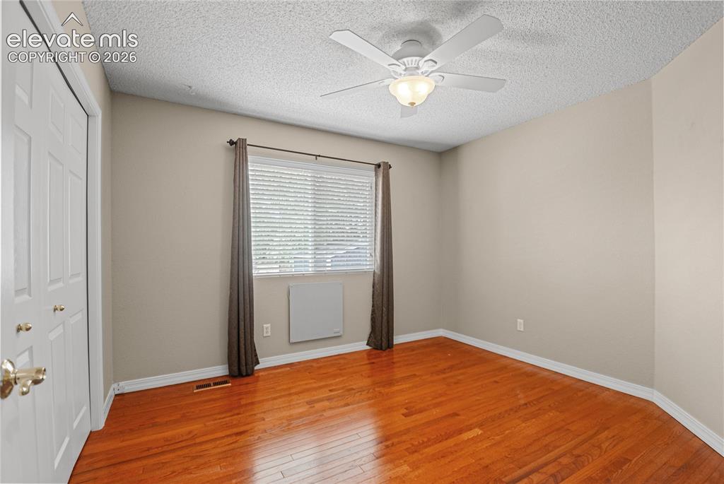 Image 11 of 21: Bedroom