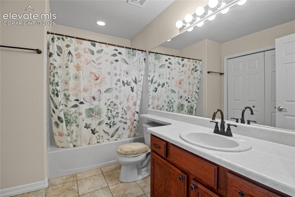 Image 12 of 21: Bathroom