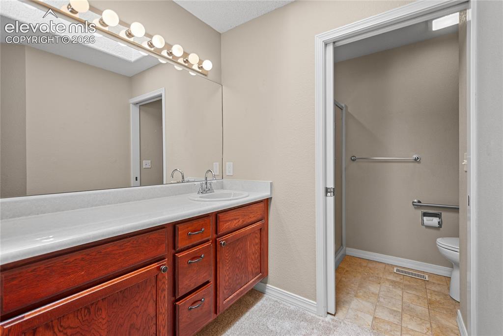 Image 13 of 21: Bathroom