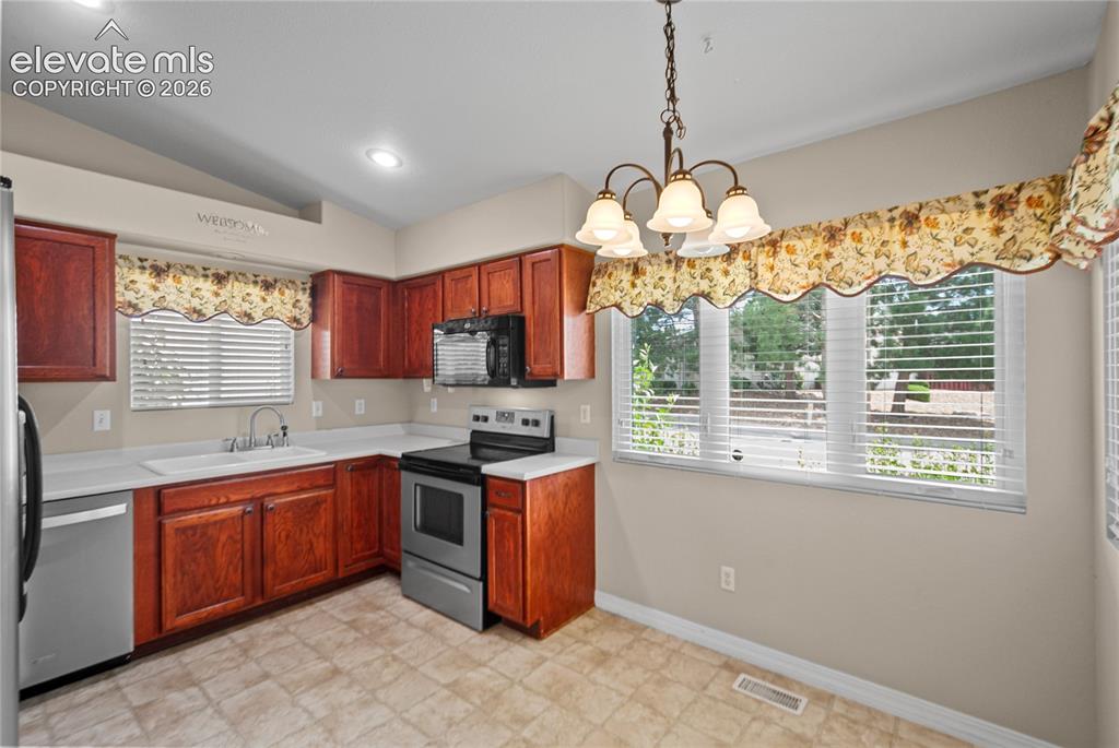 Image 6 of 21: Kitchen