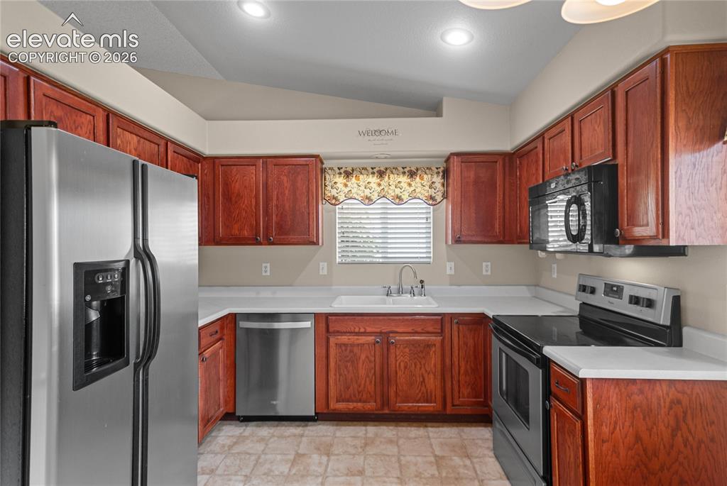 Image 7 of 21: Kitchen