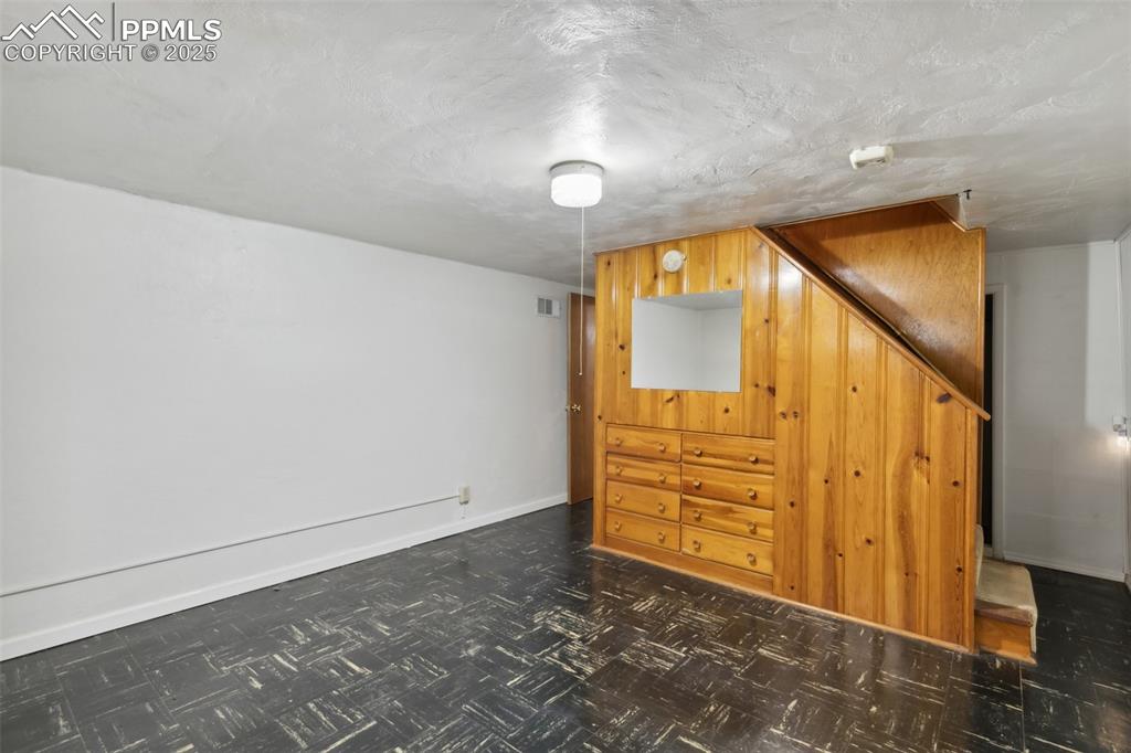 Image 27 of 47: Bonus Room