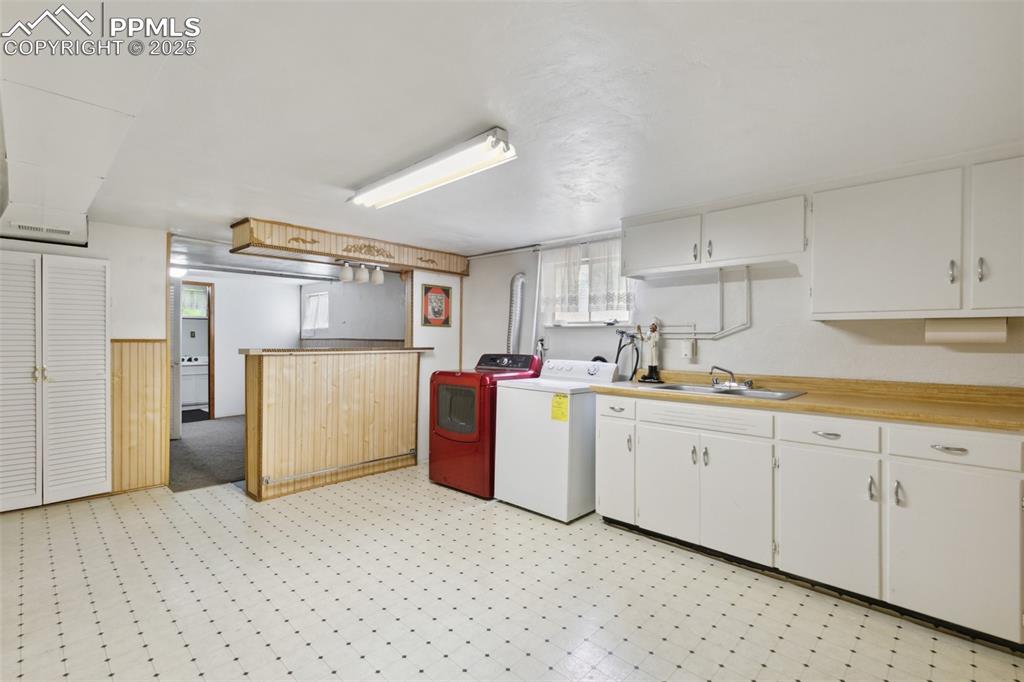 Image 31 of 47: Kitchen