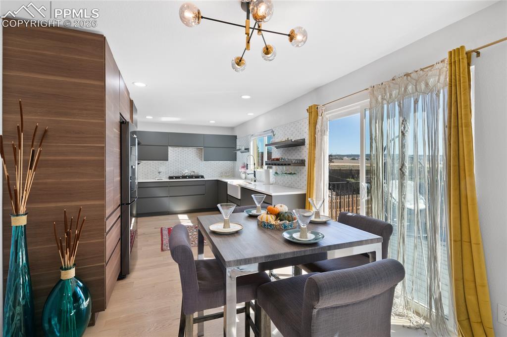 Image 13 of 45: Dining Area