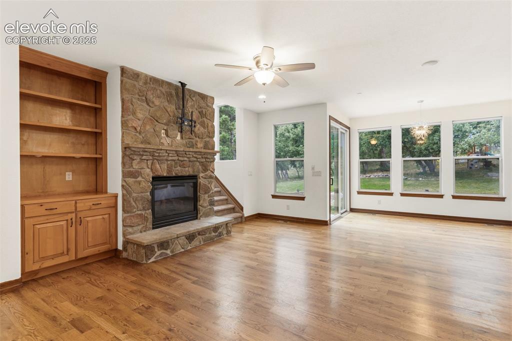 Image 14 of 48: Family Room