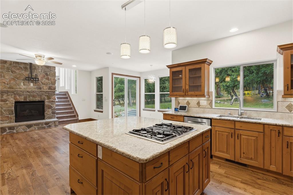 Image 16 of 48: Kitchen