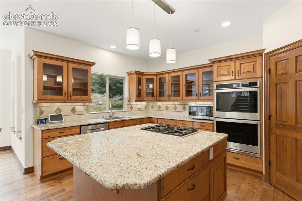 Image 17 of 48: Kitchen