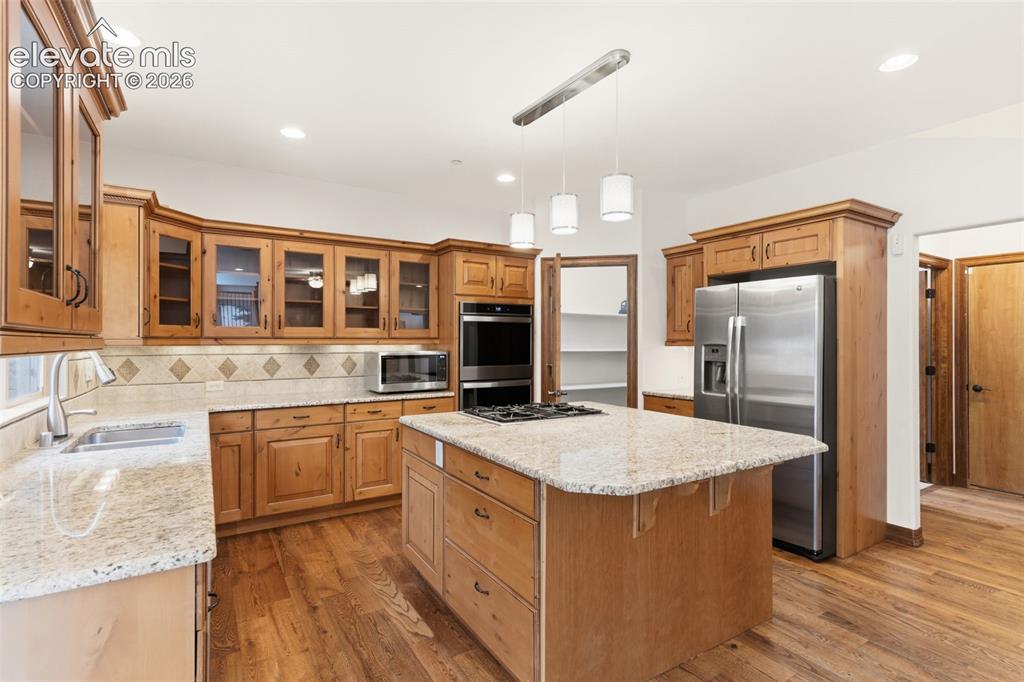 Image 18 of 48: Kitchen