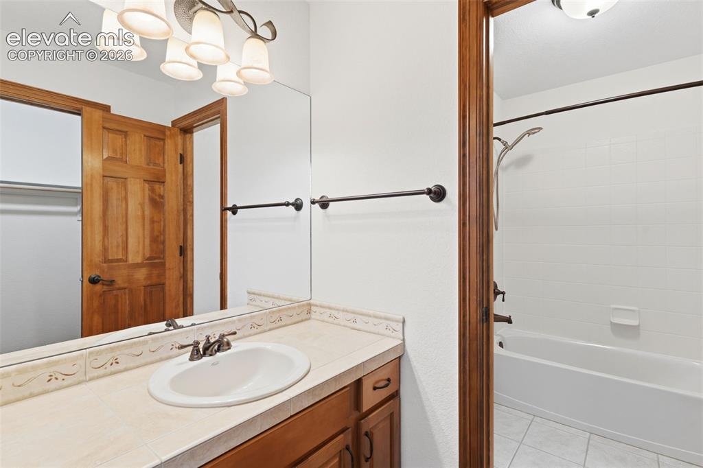 Image 27 of 48: Jack and Jill Bathroom