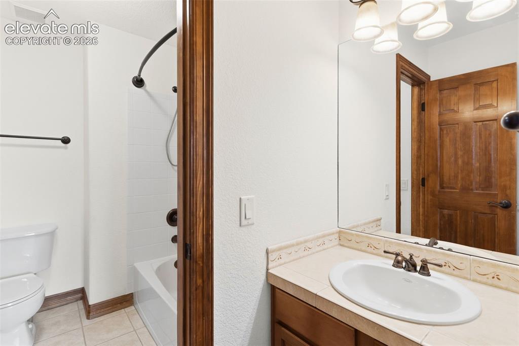 Image 28 of 48: Jack and Jill Bathroom