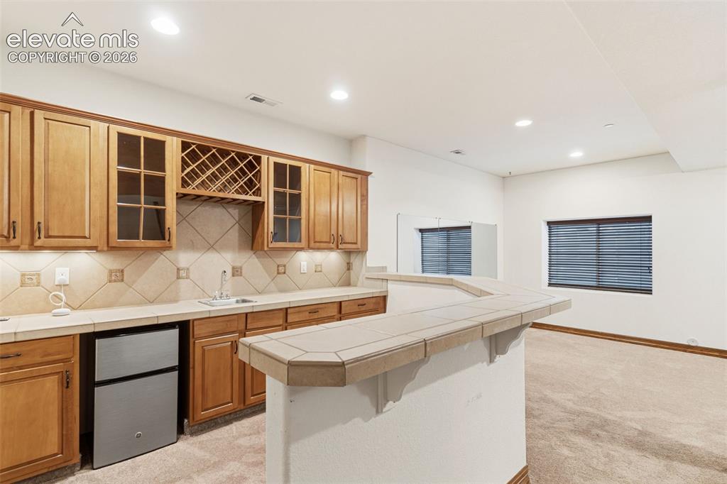 Image 39 of 48: Wet Bar in Great Room