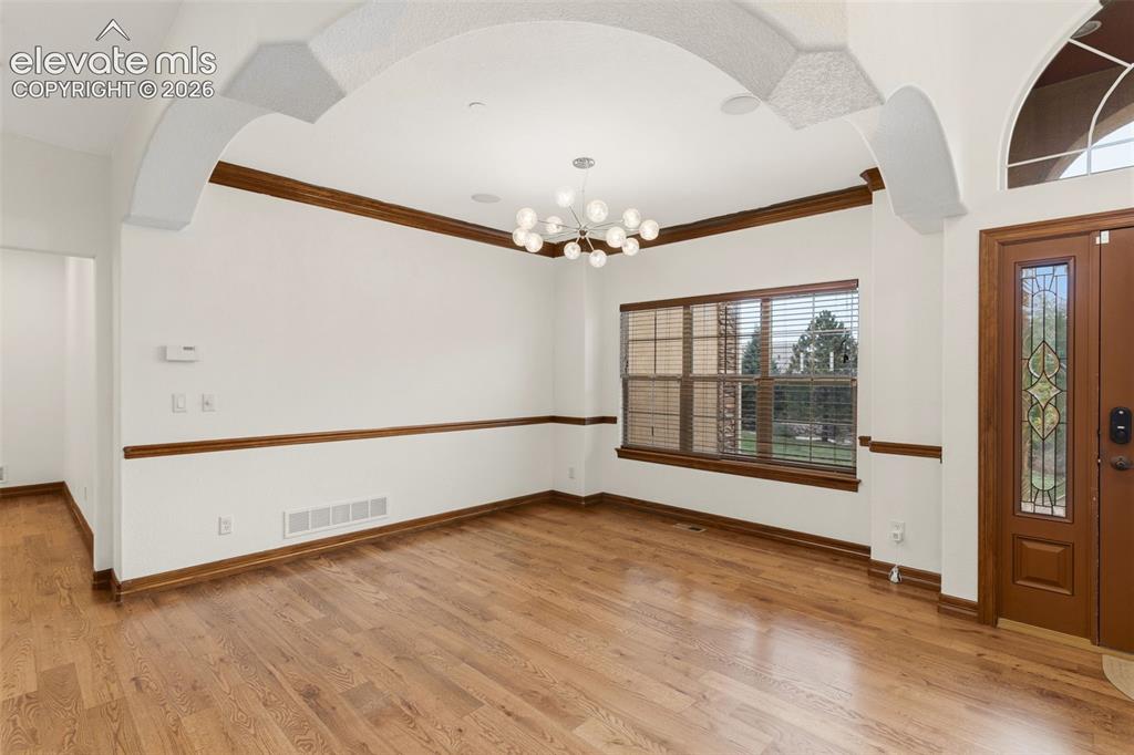 Image 5 of 48: Dining Area