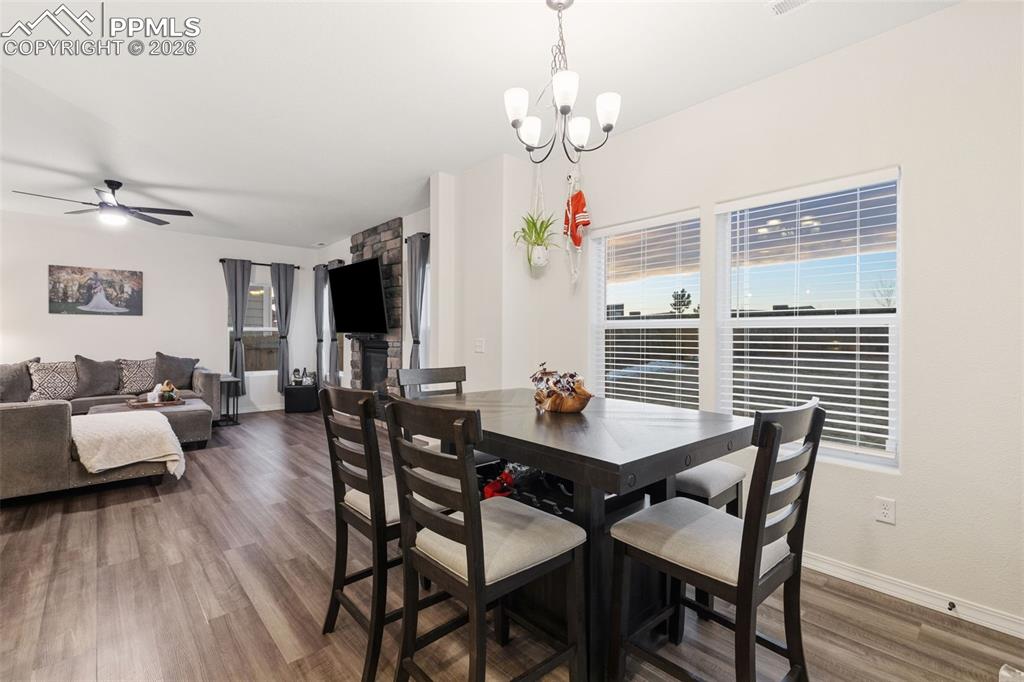 Image 16 of 48: Dining Area