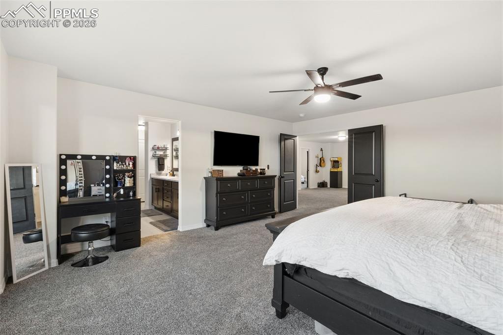 Image 23 of 48: Upstairs