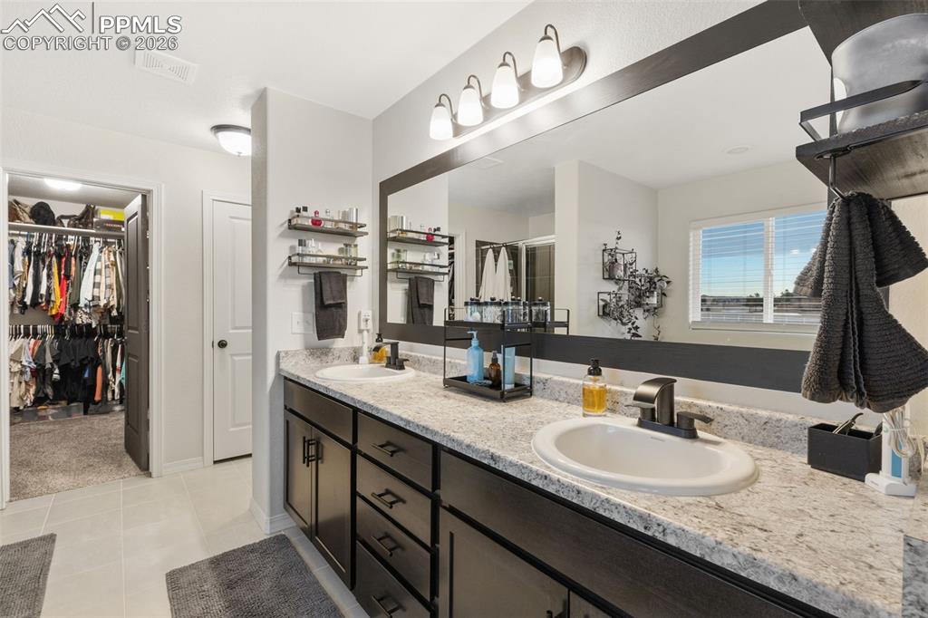 Image 24 of 48: Family Room