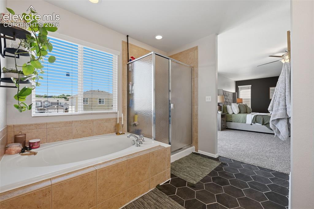 Image 18 of 32: Bathroom