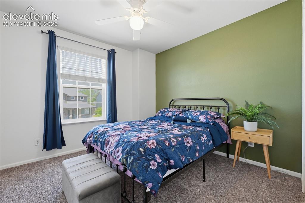 Image 19 of 32: Bedroom