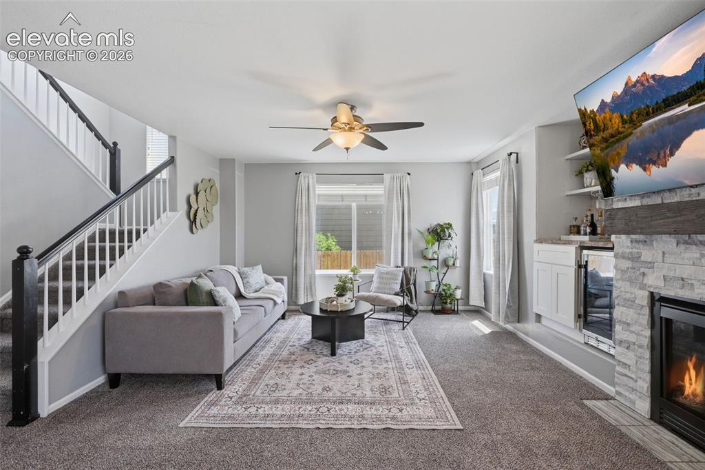 Image 6 of 32: Living Room