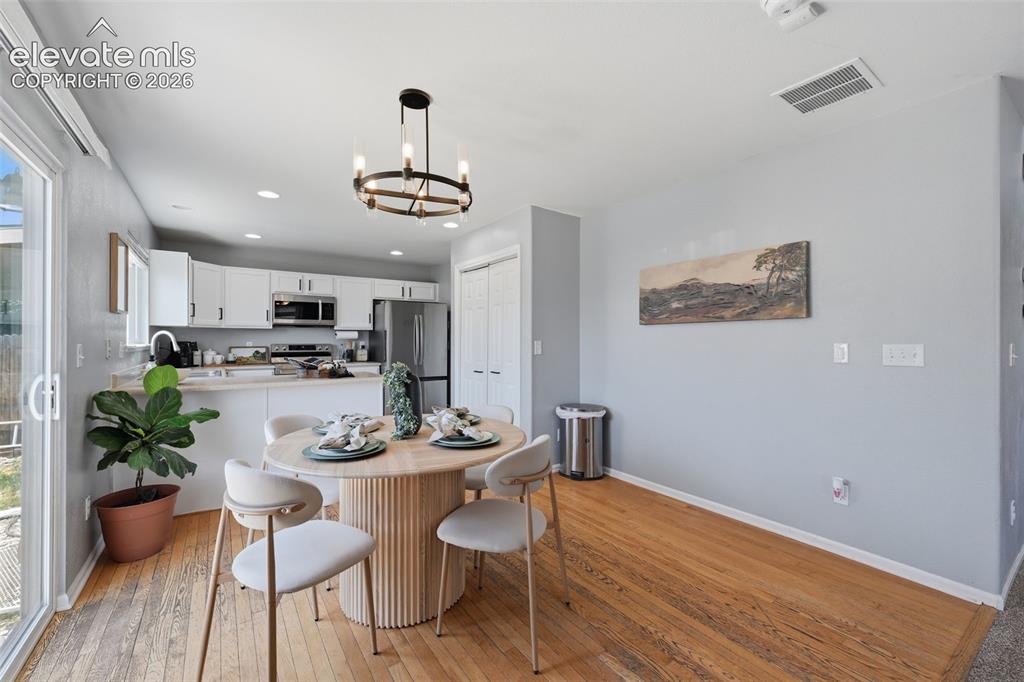 Image 8 of 32: Dining Area