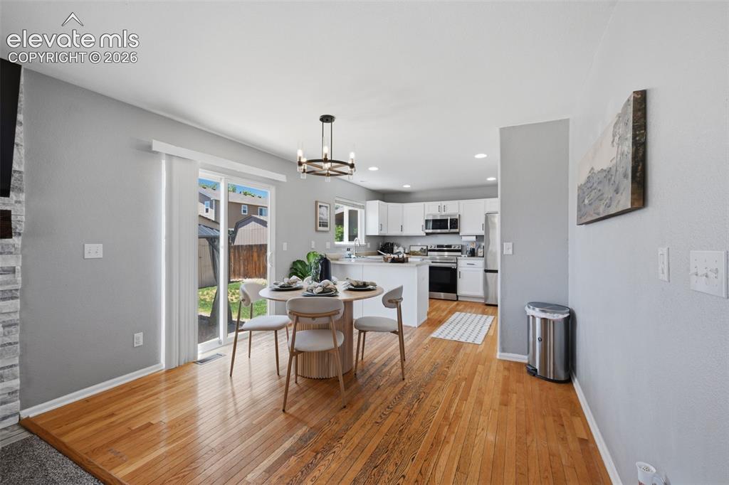 Image 9 of 32: Dining Area