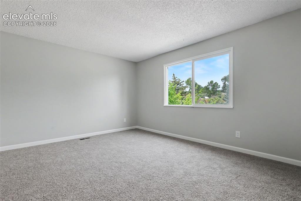 Image 19 of 33: Bedroom