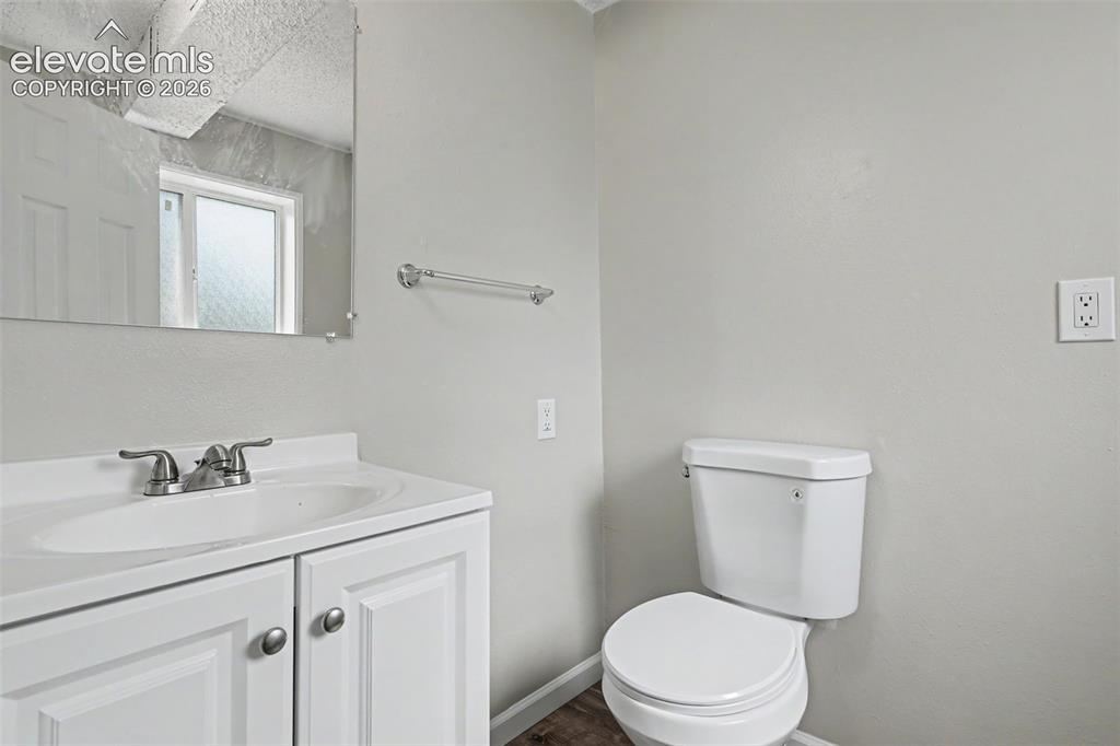 Image 26 of 33: Bathroom