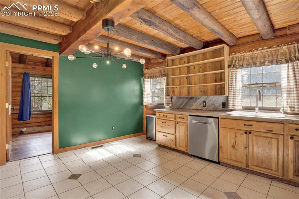Image 14 of 45: Kitchen