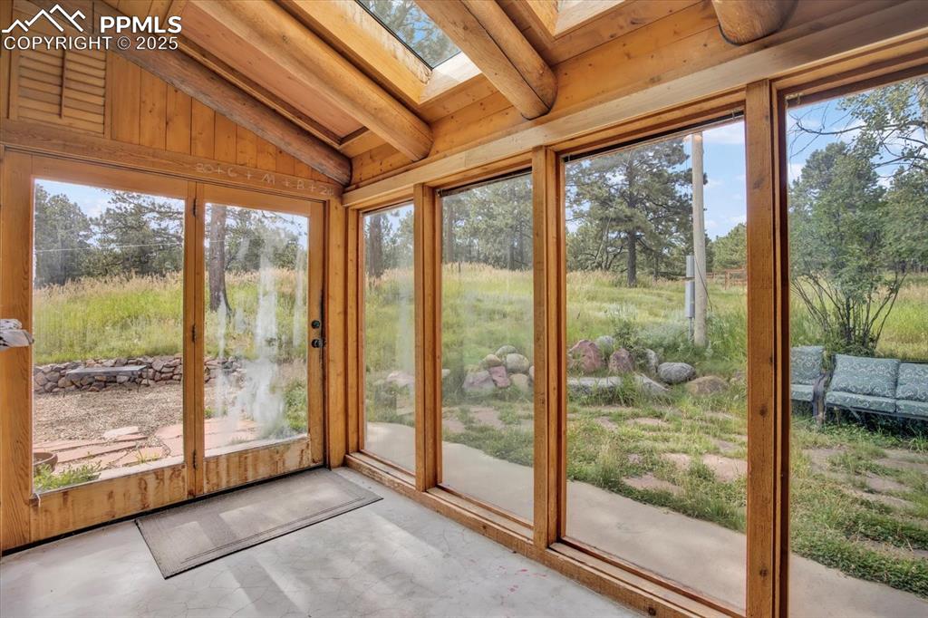 Image 17 of 45: Sun Room