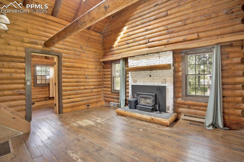 Image 8 of 45: Living Room