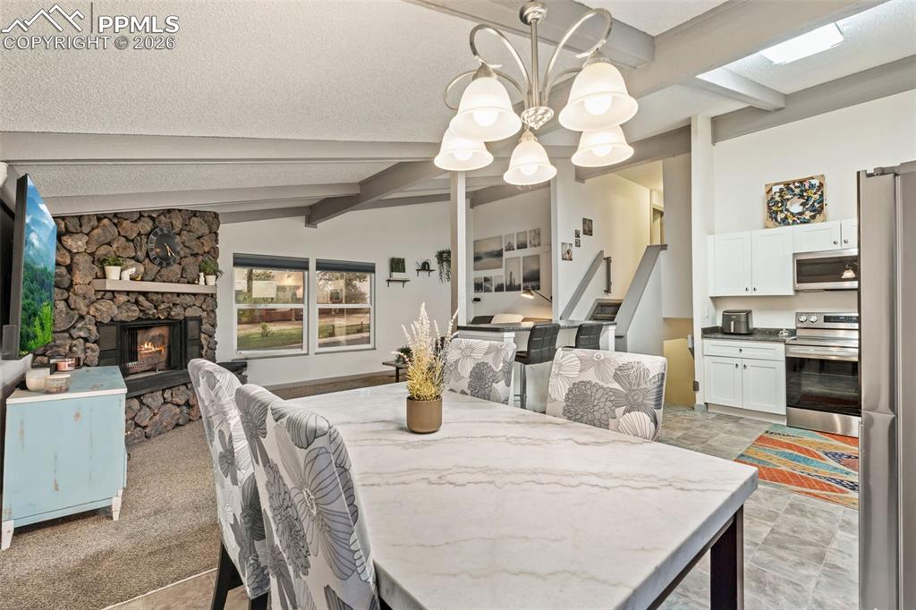 Image 11 of 36: Dining Area