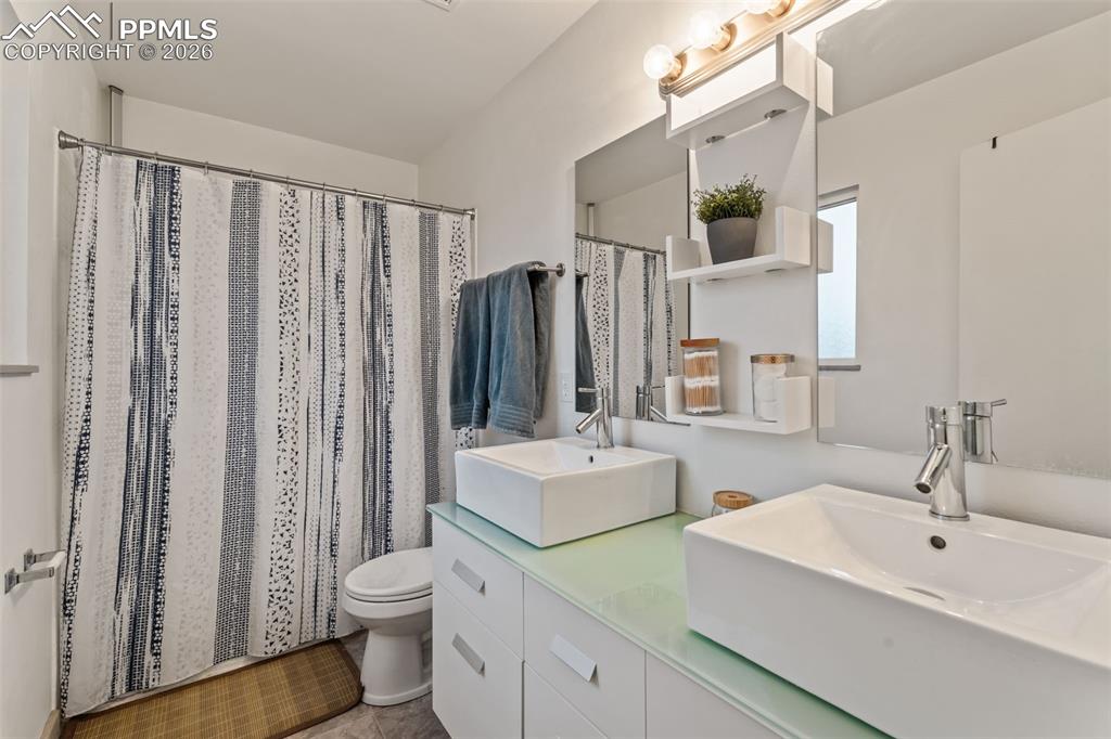 Image 18 of 36: Master Bathroom