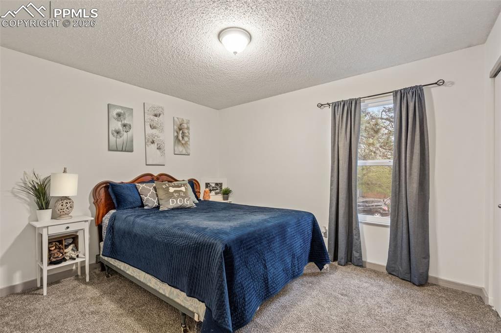 Image 19 of 36: Bedroom