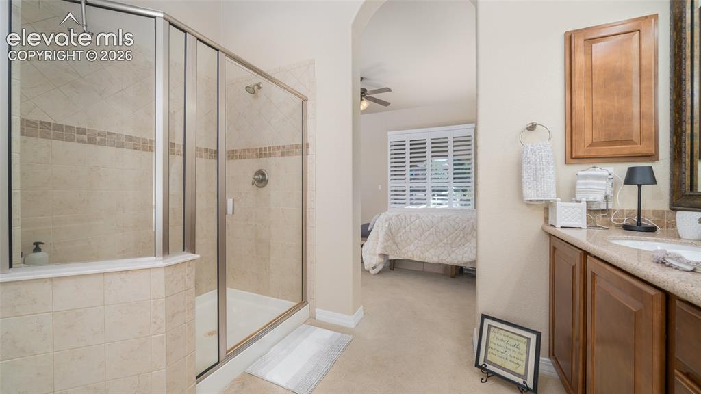 Image 16 of 37: Bathroom