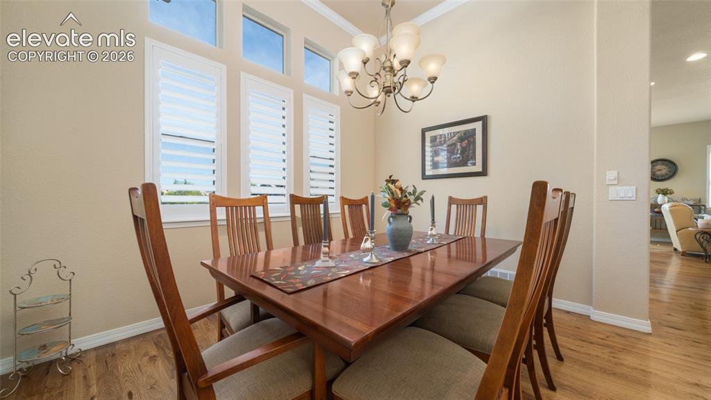Image 3 of 37: Dining Area